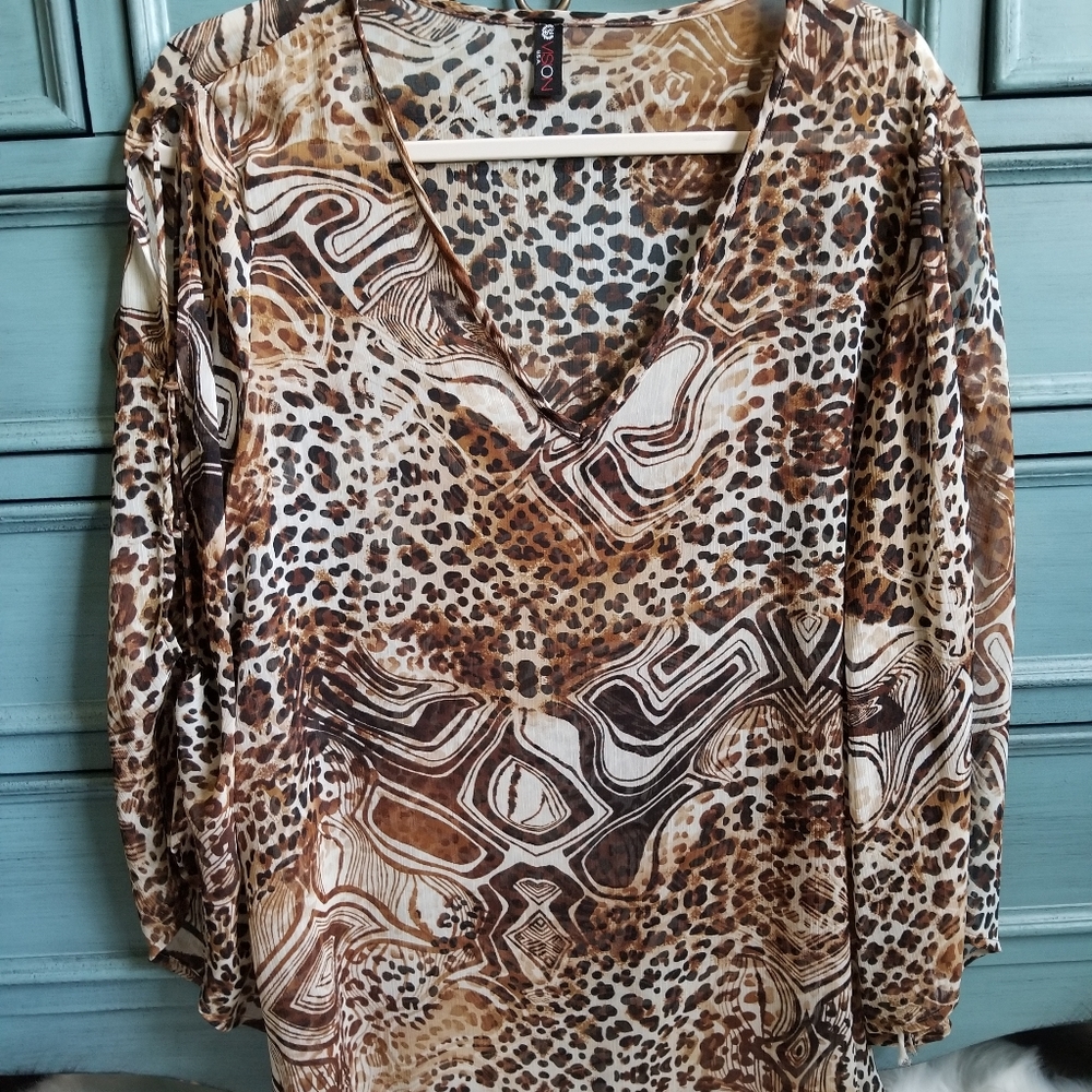 BEAUTIFUL LEOPARD PRINT TOP FLOWY LACE UP SLEEVES